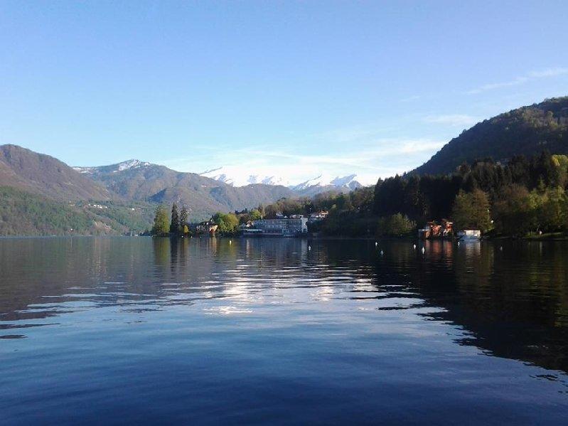 Appartamenti Vacanze E Camere Roccetta Fiorita Pettenasco Exterior foto