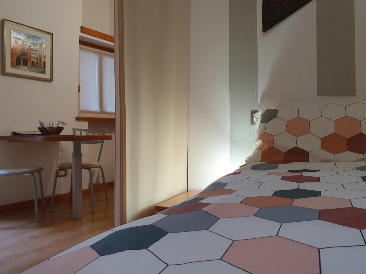 Appartamenti Vacanze E Camere Roccetta Fiorita Pettenasco Habitación foto