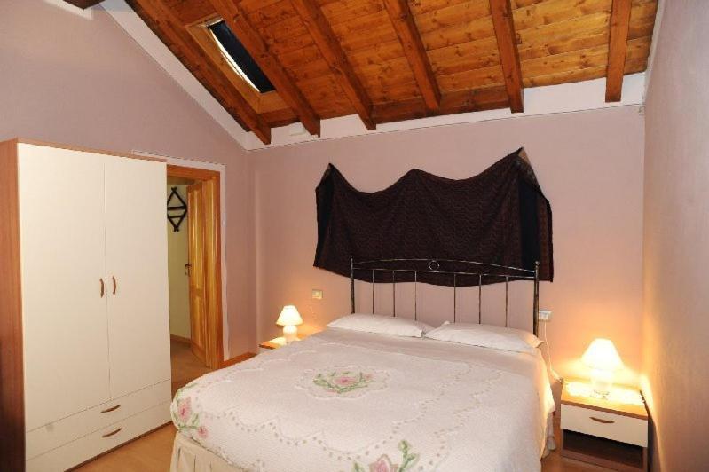 Appartamenti Vacanze E Camere Roccetta Fiorita Pettenasco Exterior foto