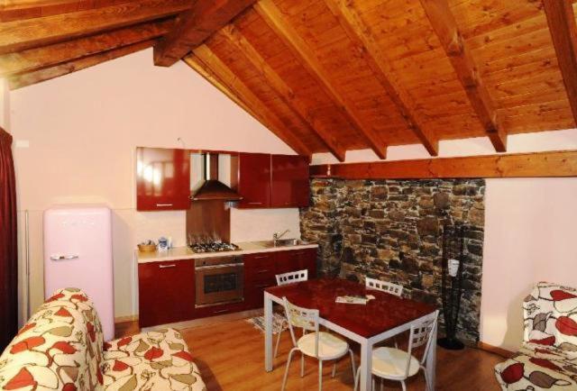 Appartamenti Vacanze E Camere Roccetta Fiorita Pettenasco Exterior foto