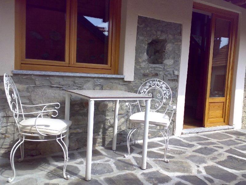 Appartamenti Vacanze E Camere Roccetta Fiorita Pettenasco Exterior foto