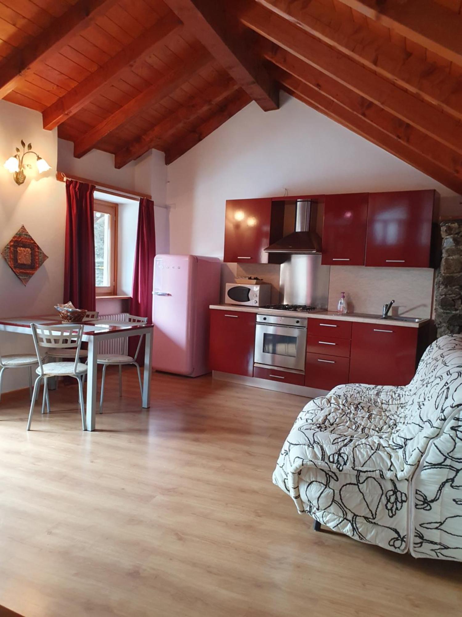 Appartamenti Vacanze E Camere Roccetta Fiorita Pettenasco Habitación foto